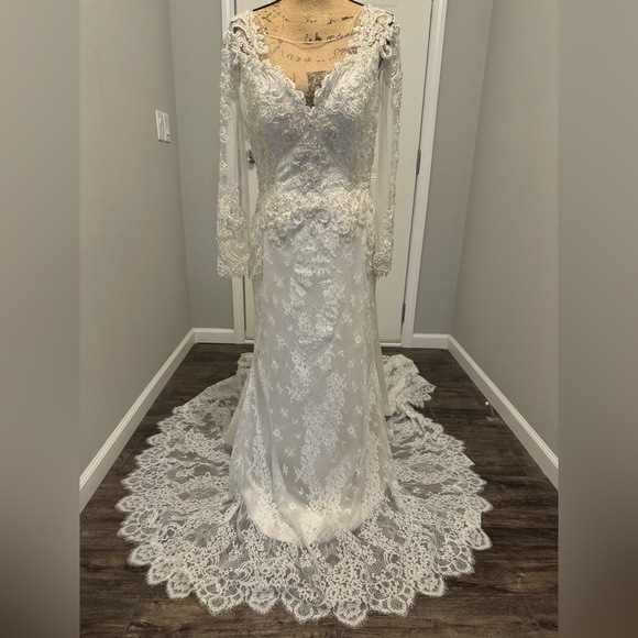 Beautiful brand new with tags Jasmine Couture wedding dress. Size 12. - Picture 4 of 10